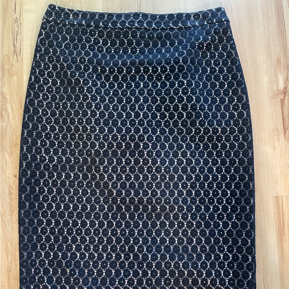Elegant Black Lace Banana Republic skirt - Picture 6 of 8
